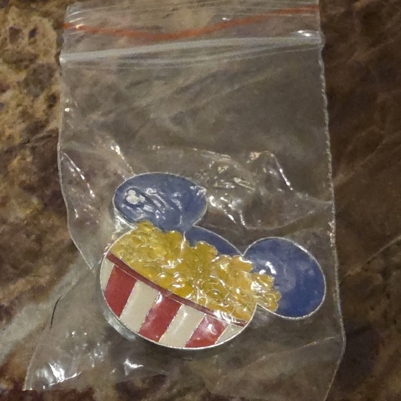 Disney Pin - Hidden Mickey Popcorn Mickey Ears – 3 of 5 Collector Trading Pin - Picture 3 of 4